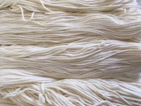 Merino Superwashgarn 3-3 Chunky Naturweiß % Merino Superwashgarn 3-3 Chunky Naturweiß %
