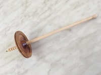 handgefertigte Kopfspindel Handspindel aus Pflaumenholz