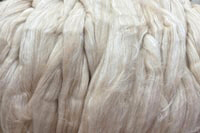 Bluefaced Leicester mit Baby Alpaca und Rosenfaser Bluefaced Leicester mit Baby Alpaca und Rosenfaser